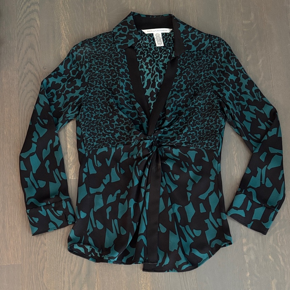 Diane Von Furstenberg Teal and Black Blouse size 0 EUC